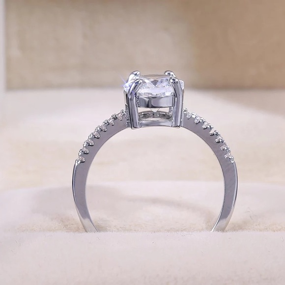 NEW!! 💎 Women’s Luxury Cubic Zirconia Ring - Picture 9 of 10